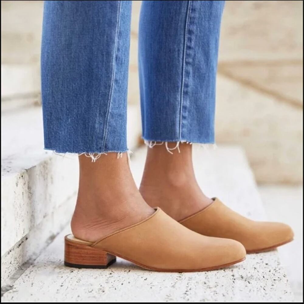 Nisolo Mariella Leather Stacked Heel Mule in Sand Size 10